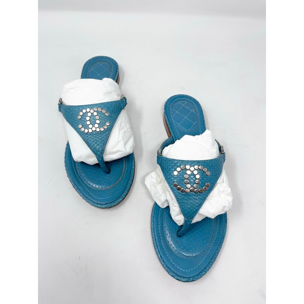 Vintage Chanel Y2K Turquoise Blue Leather  CC Thong Sandals Size 37 EU Flat